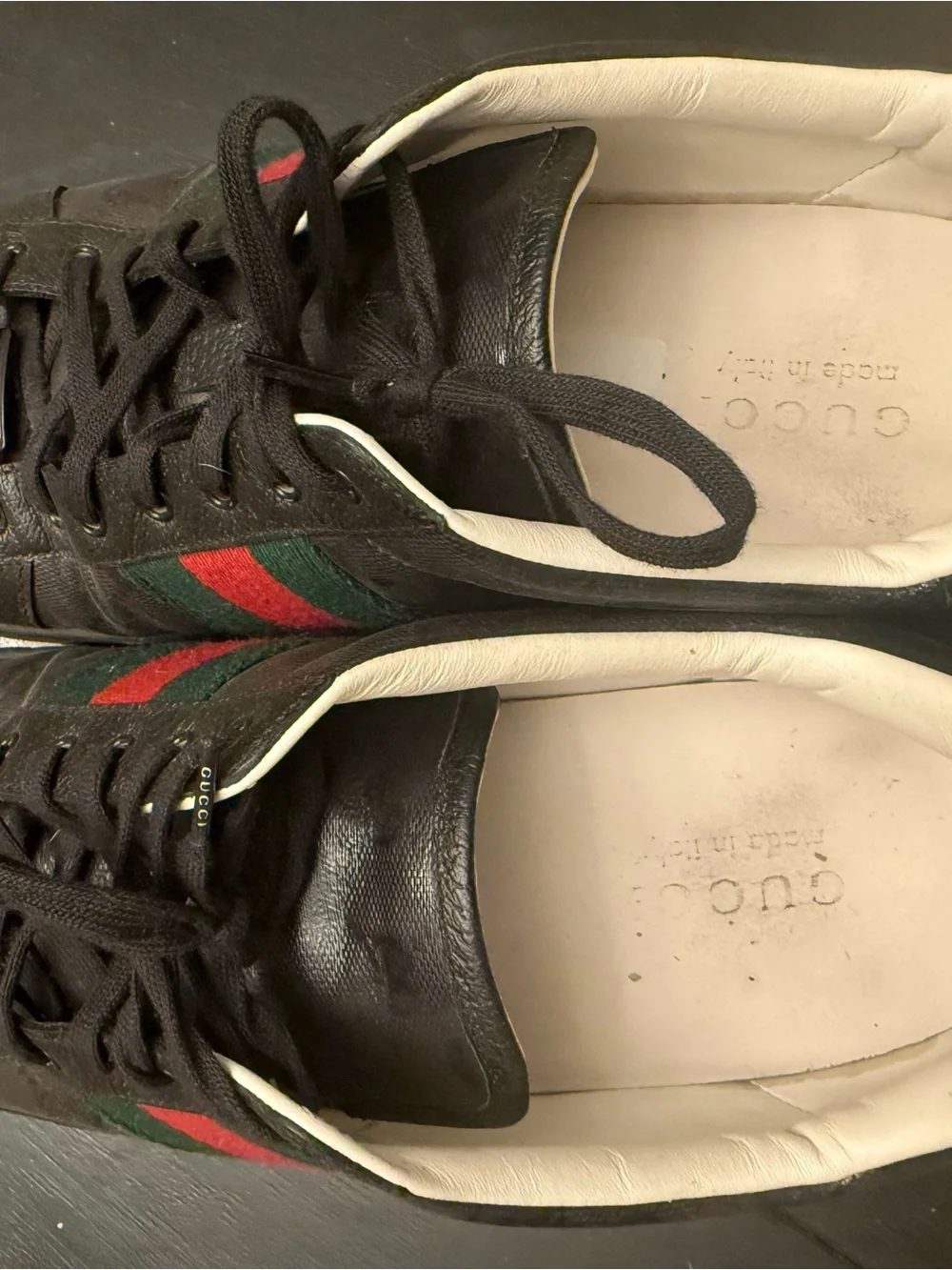Gucci Black Leather Low-Top Sneakers with Green & Red Stripe